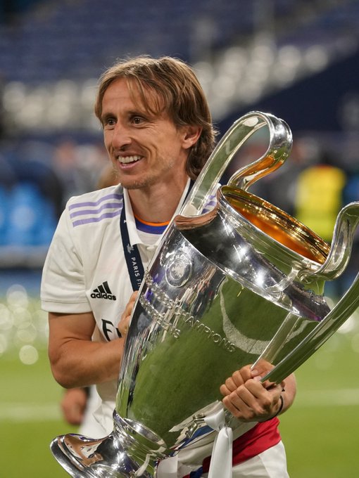 罗体：米兰冬窗寻找吉鲁式中锋，目前正评估菲尔克鲁格