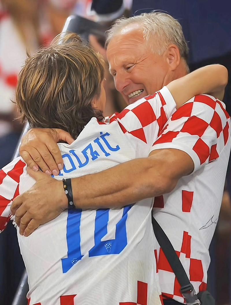 一夜双线豪门压力测试！皇马新帅西甲首秀，英超利物浦想打破怪圈