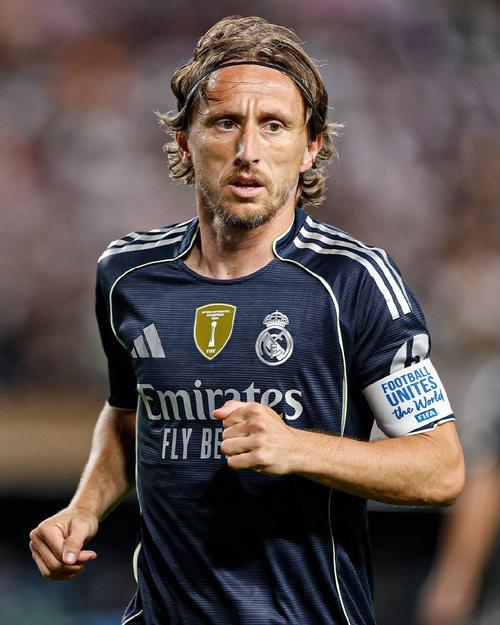 每体：拜仁巴萨有意霍村前锋阿斯拉尼，转会费不超过2500万欧