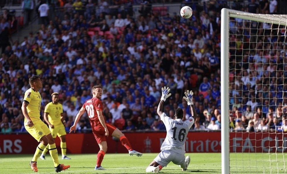 皇马球迷拉横幅抗议78岁佛爷：离开吧！失败者 为钱出卖一切