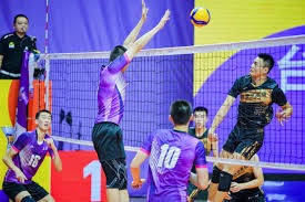 卡利亚里高空压制罗马防线屡失误，科内孤掌难鸣